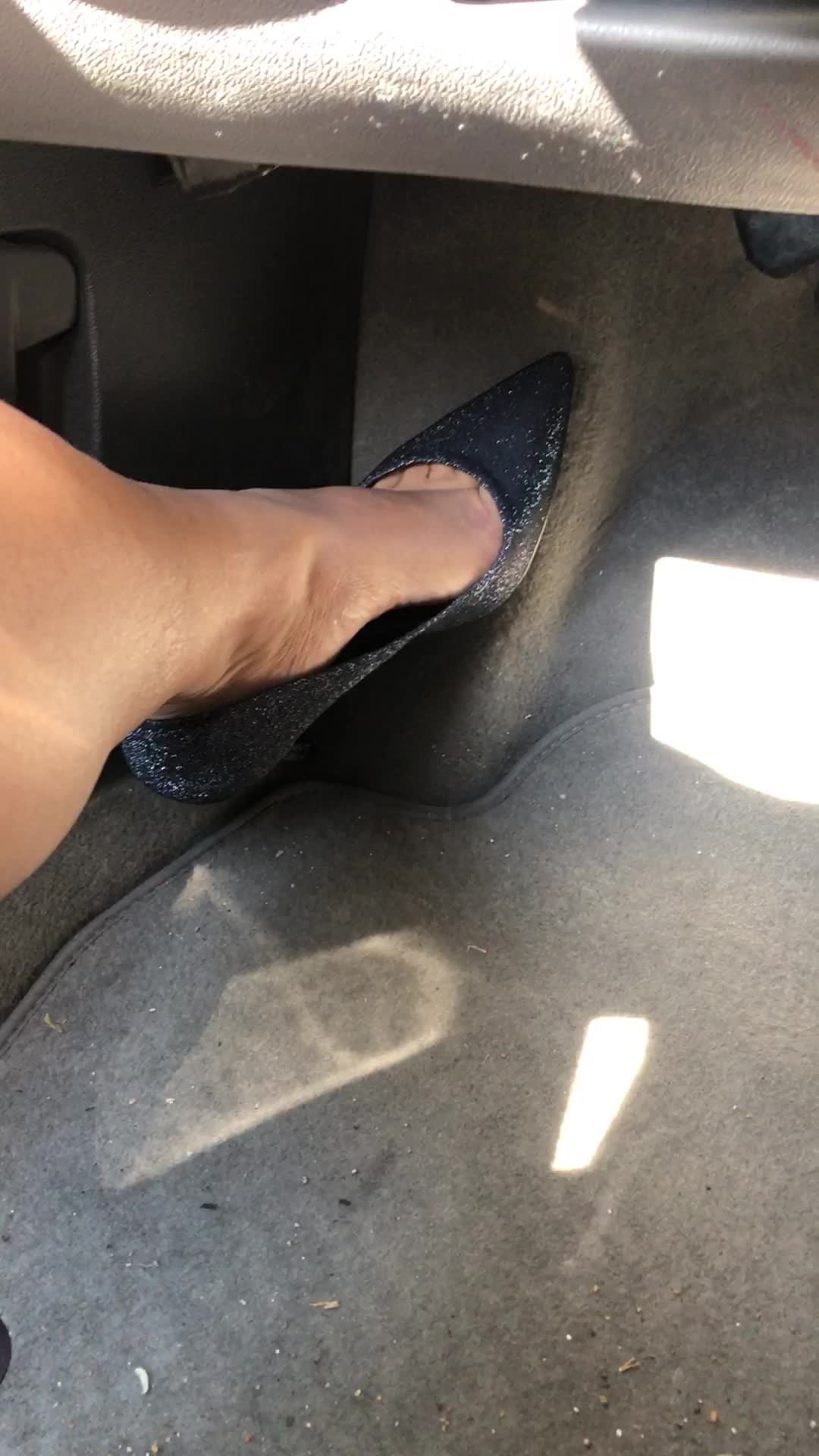 Driving in heels 03