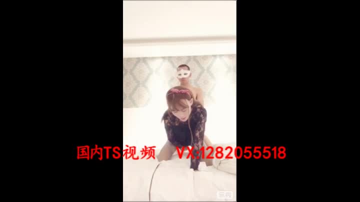 后入伪娘 Beautiful transvestites 唐嘉琪 was a man with a big penis from behind to thrust the anus