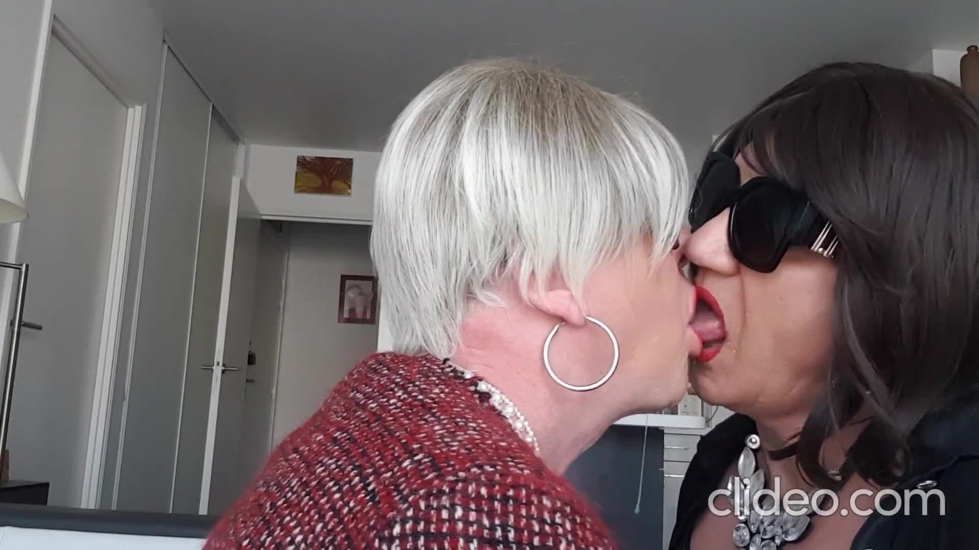 Kissing and drooling grannies CD