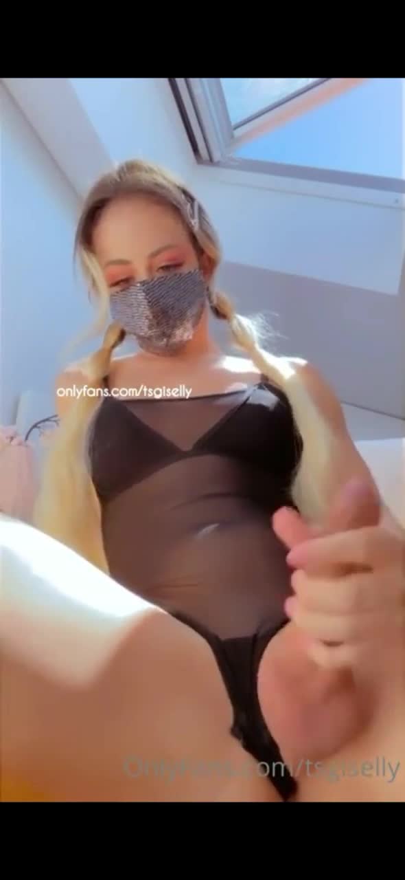 TS Giselly spraying cum